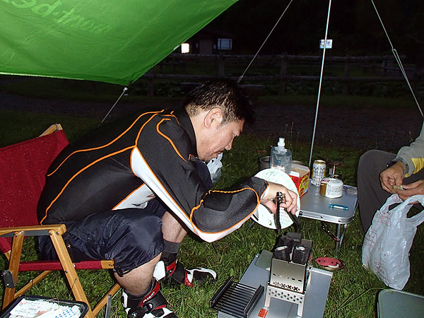 小型の組み立て式のコンロ